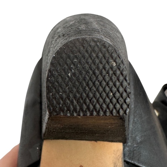 Vince Camuto - Picture 9 of 12